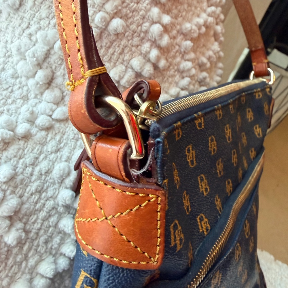Dooney and Bourke Gretta Shoulder EUC Classic Old Money Bag Navy - Picture 4 of 13